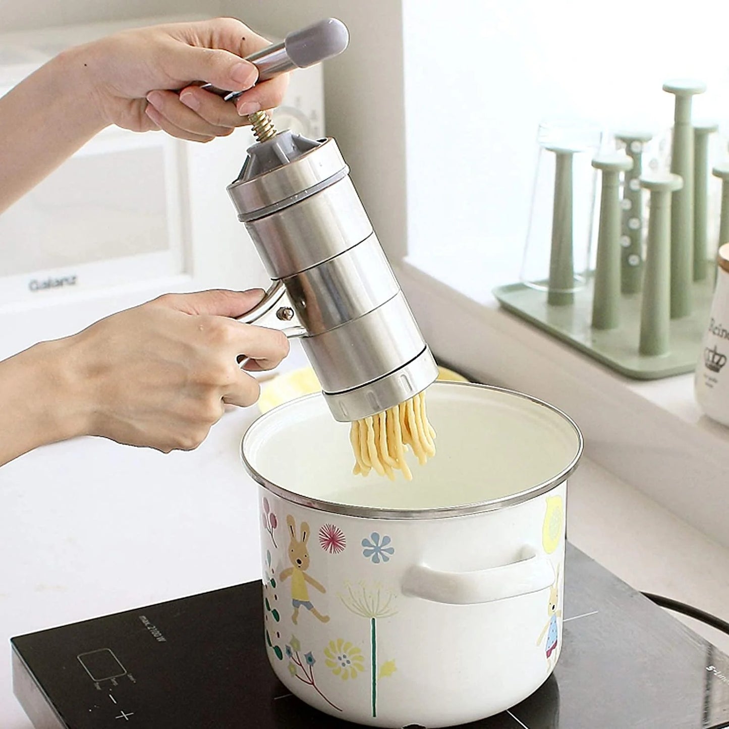 Stainless Steel Manual Noodles Press Pasta Maker with 5 Noodle Mold